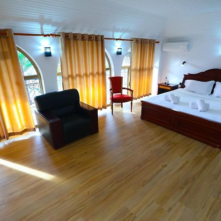Vila Alizee Hotel Tiranë Ngoại thất bức ảnh