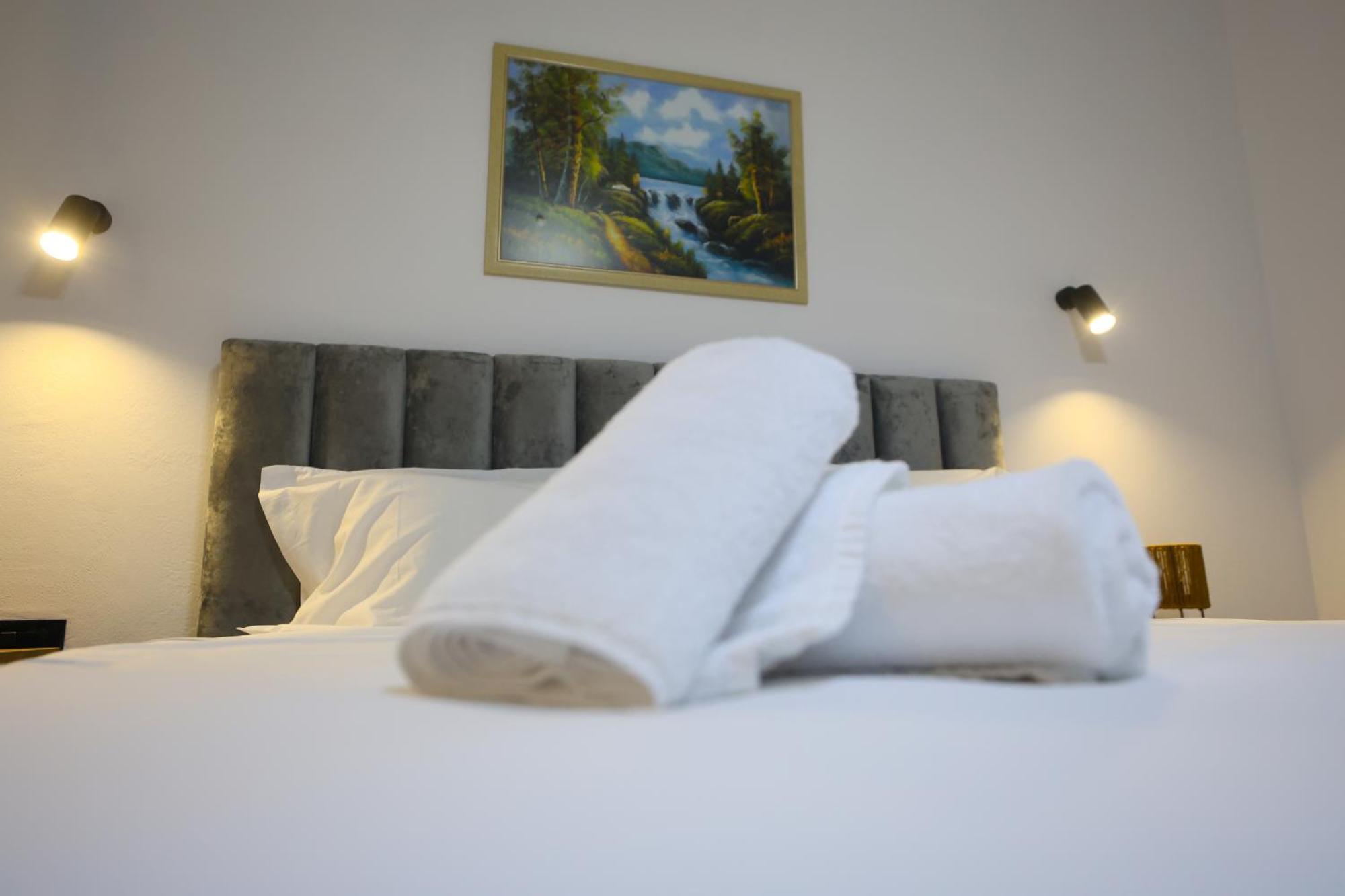 Vila Alizee Hotel Tiranë Ngoại thất bức ảnh