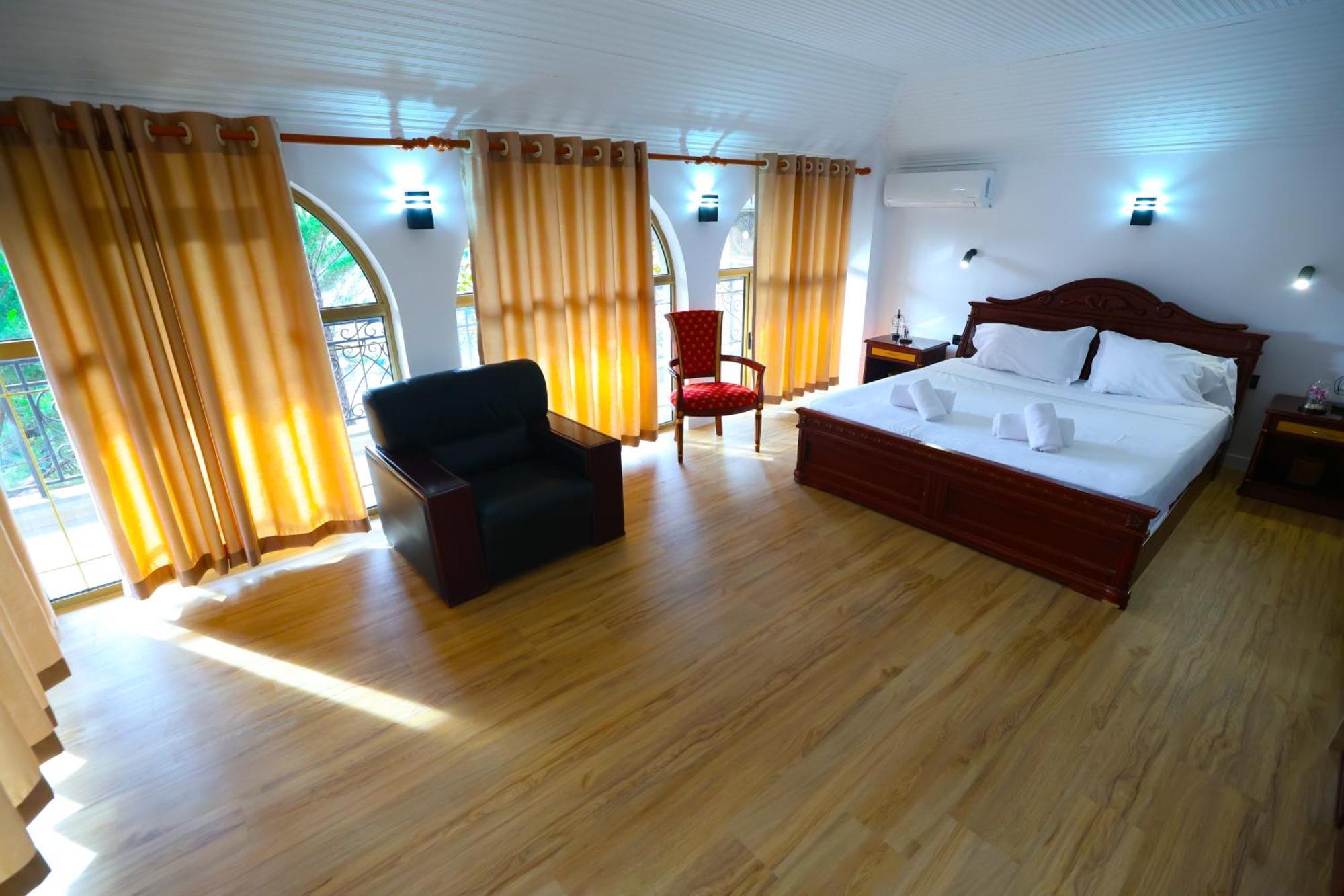 Vila Alizee Hotel Tiranë Ngoại thất bức ảnh