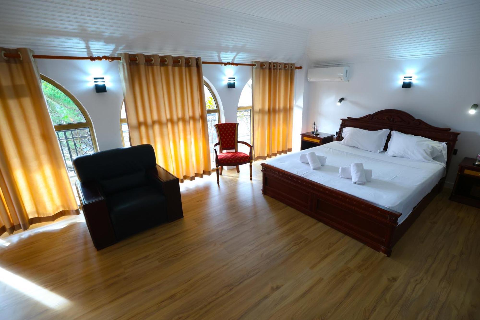 Vila Alizee Hotel Tiranë Ngoại thất bức ảnh