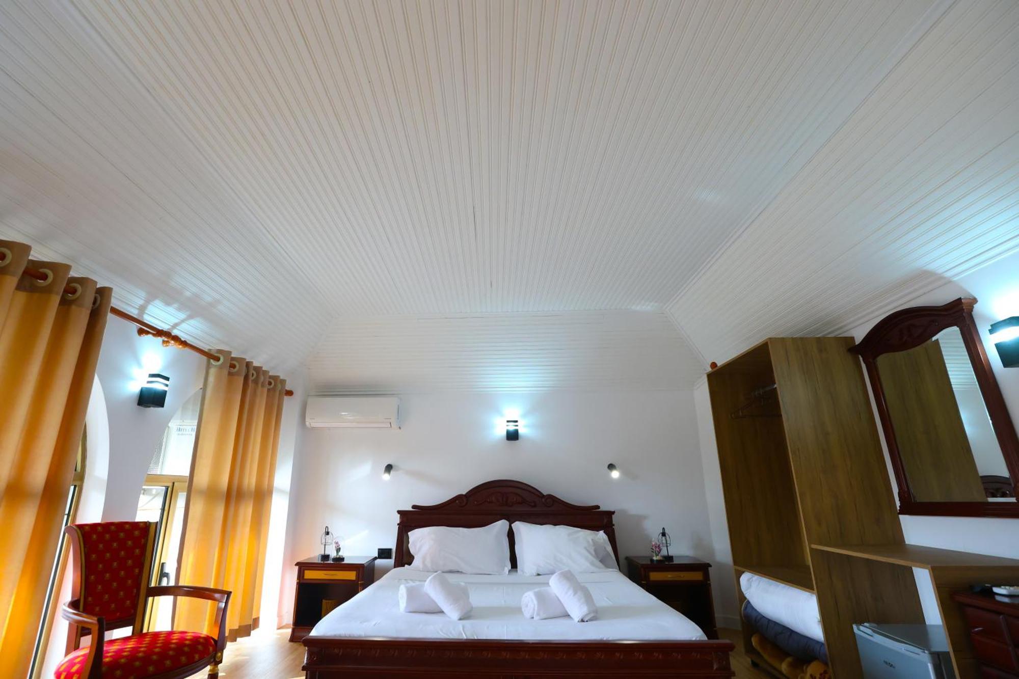 Vila Alizee Hotel Tiranë Ngoại thất bức ảnh