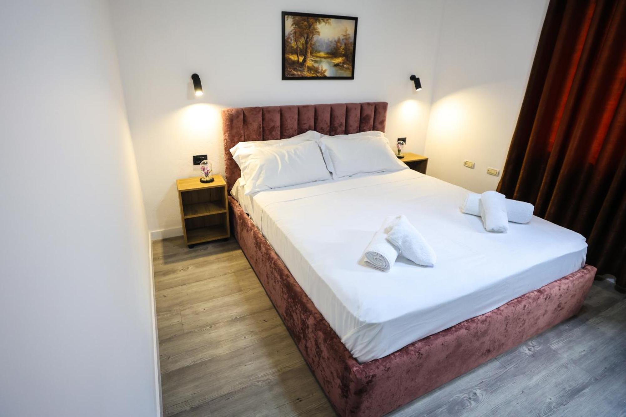 Vila Alizee Hotel Tiranë Ngoại thất bức ảnh