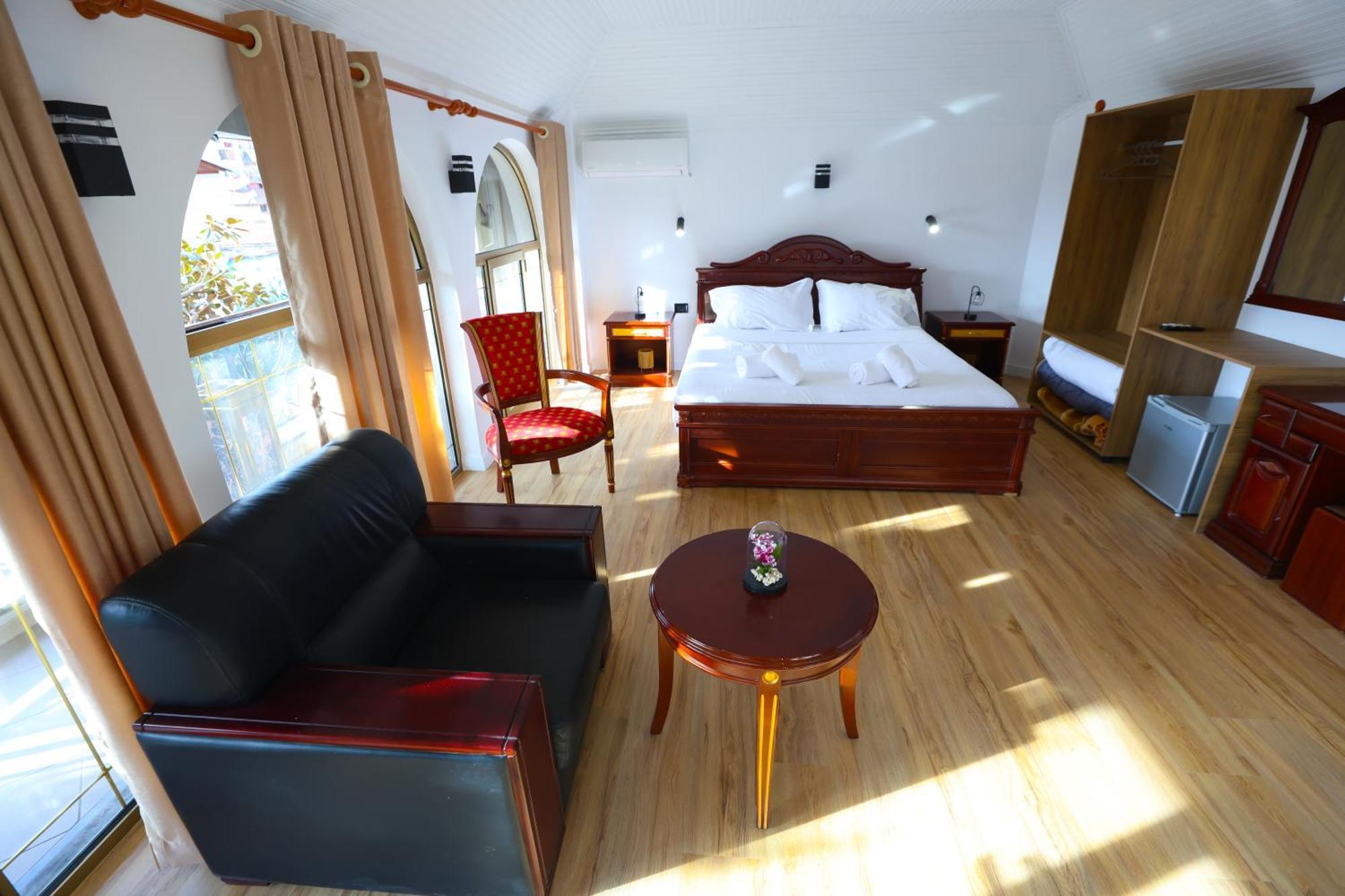 Vila Alizee Hotel Tiranë Ngoại thất bức ảnh