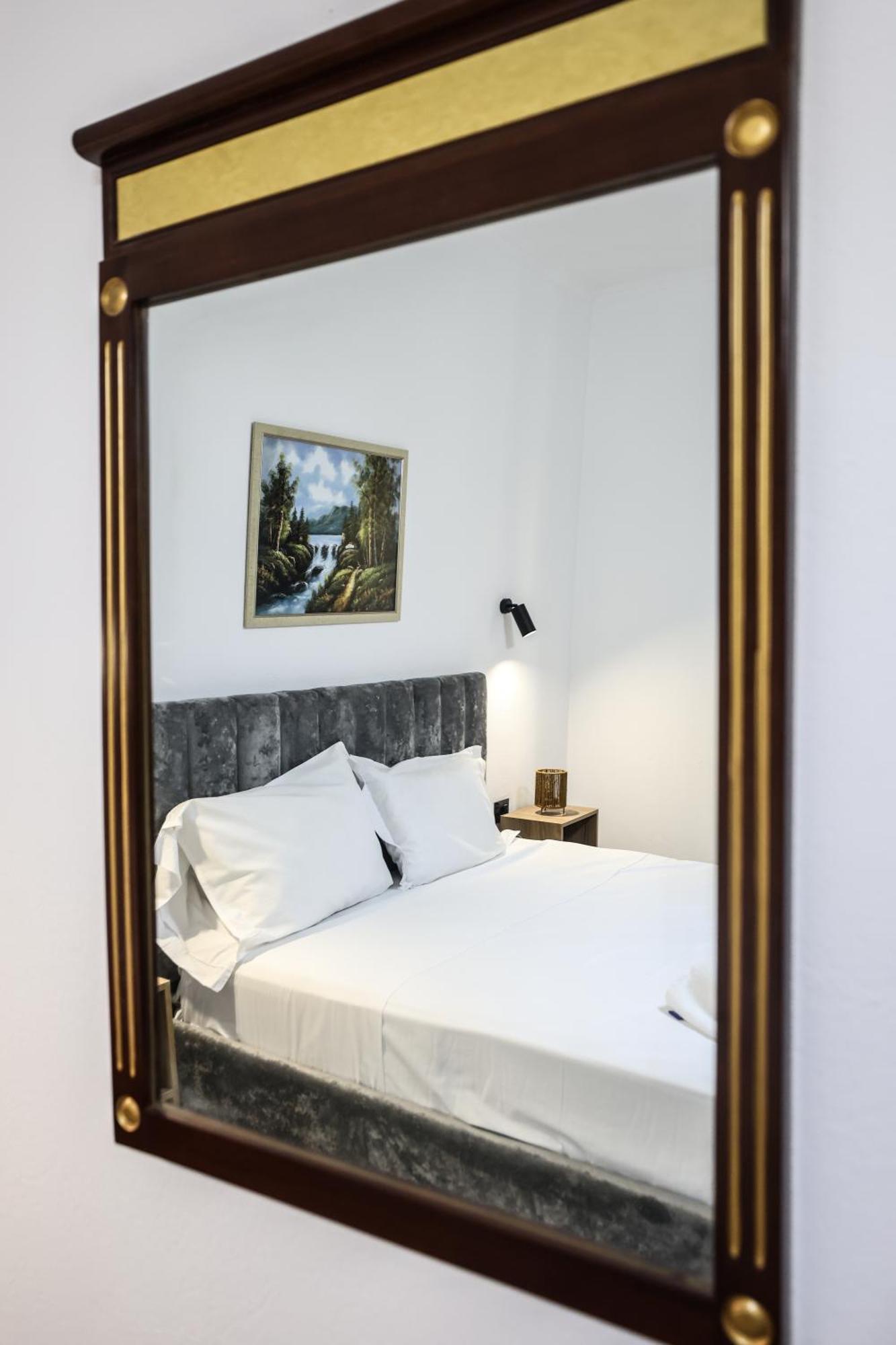 Vila Alizee Hotel Tiranë Ngoại thất bức ảnh