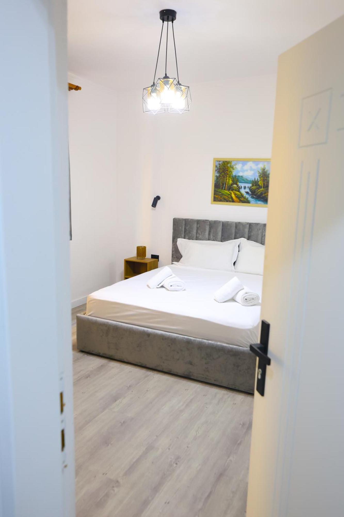 Vila Alizee Hotel Tiranë Ngoại thất bức ảnh