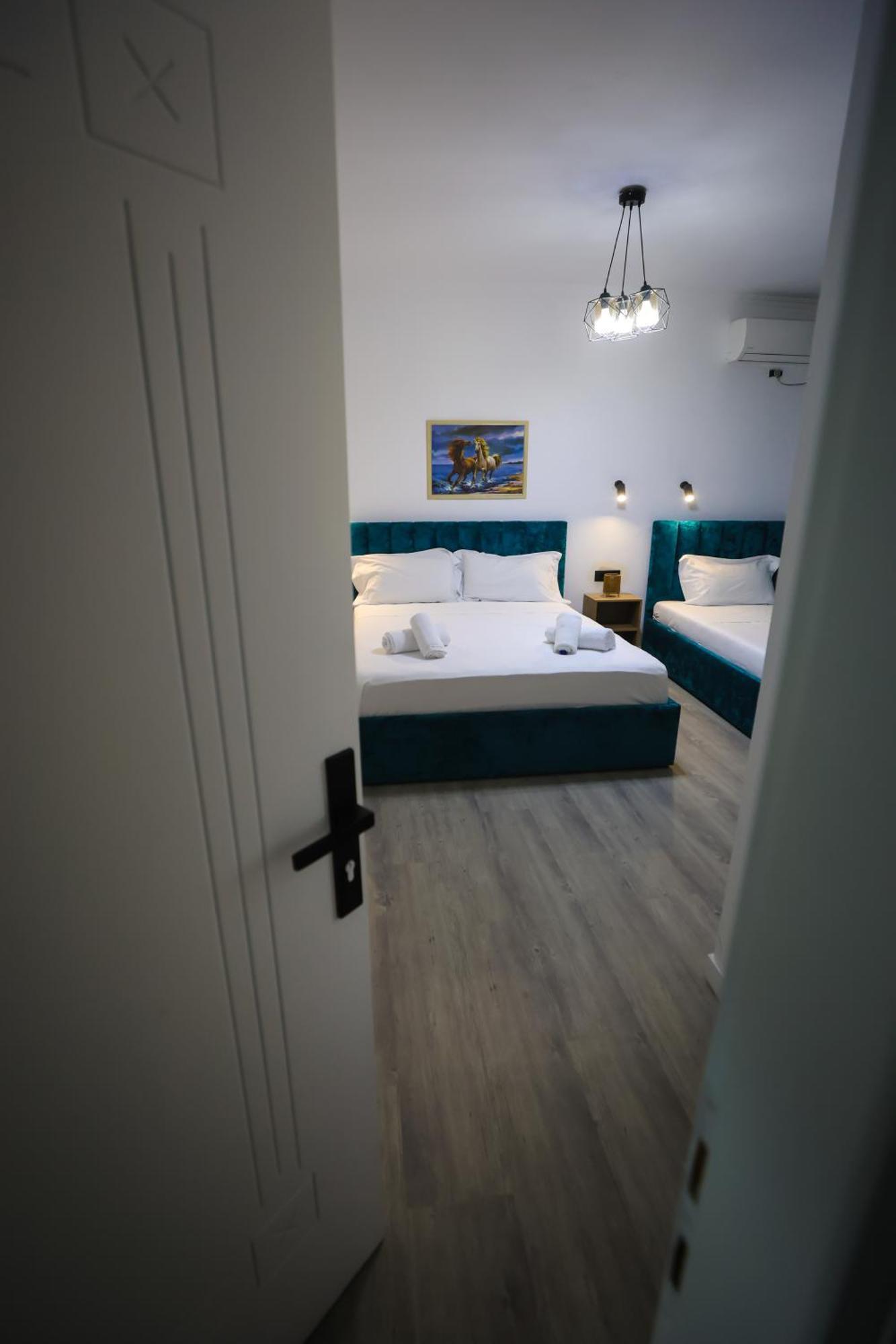 Vila Alizee Hotel Tiranë Ngoại thất bức ảnh