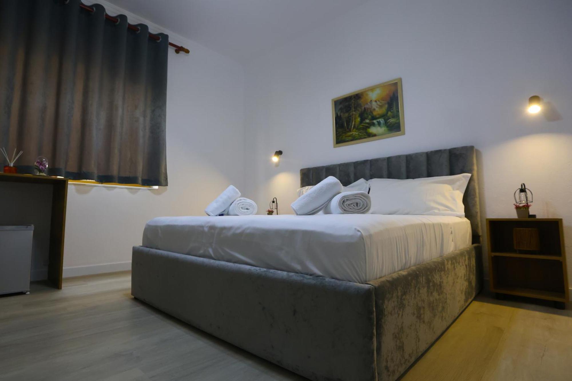 Vila Alizee Hotel Tiranë Ngoại thất bức ảnh