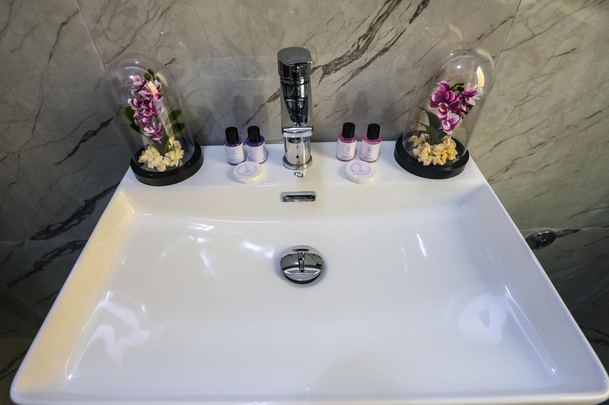 Vila Alizee Hotel Tiranë Ngoại thất bức ảnh