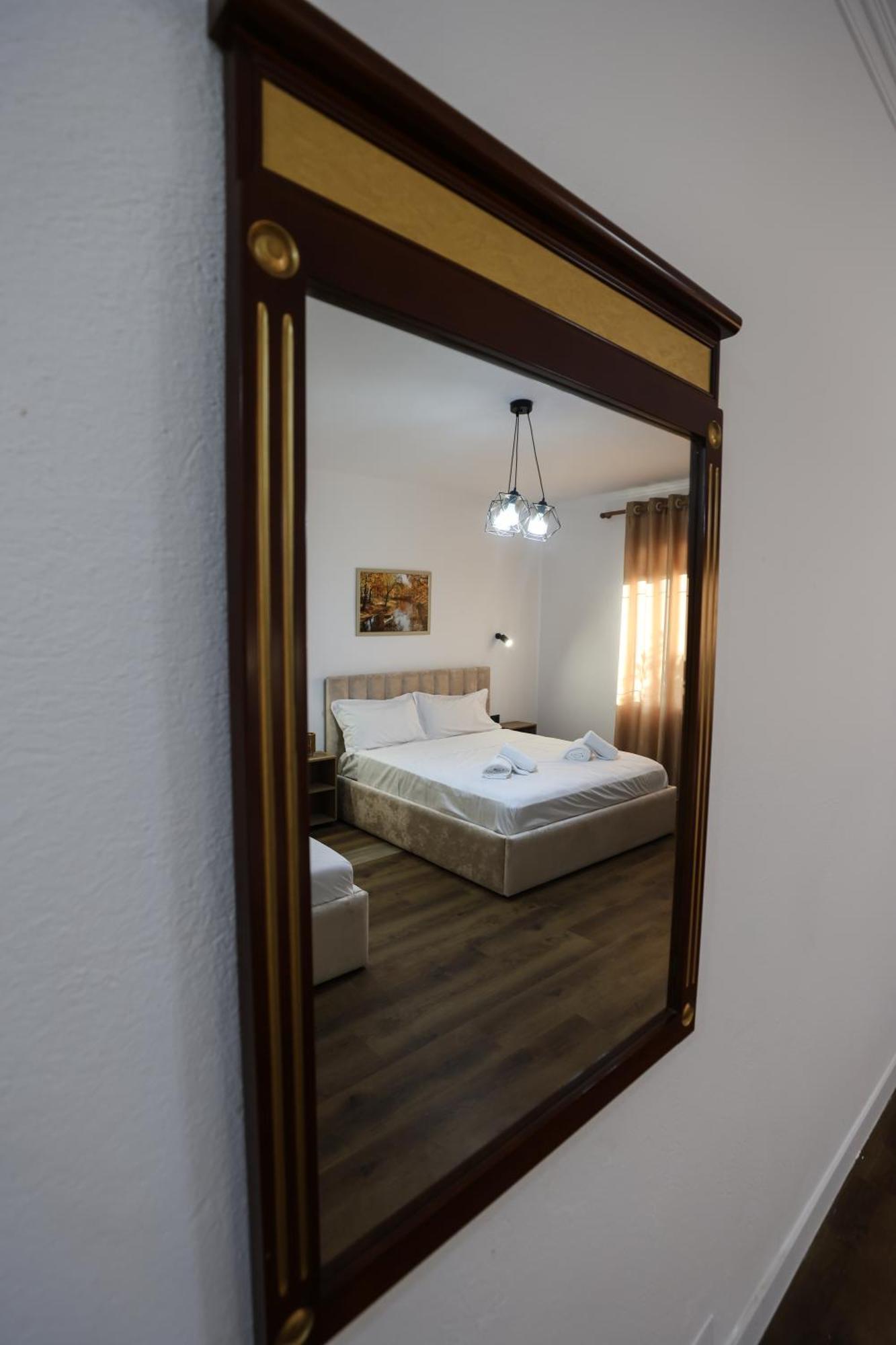 Vila Alizee Hotel Tiranë Ngoại thất bức ảnh