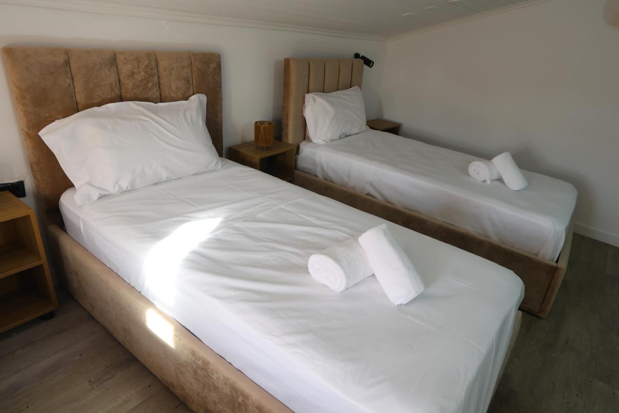 Vila Alizee Hotel Tiranë Ngoại thất bức ảnh